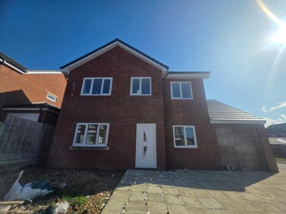 6 bedroom detached house for sale