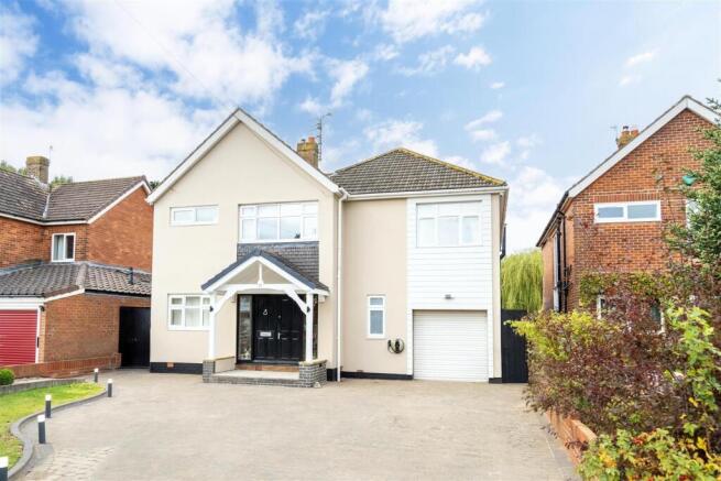 5 bedroom detached house for sale