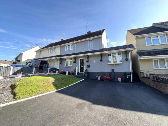 4 bedroom semi-detached house for sale