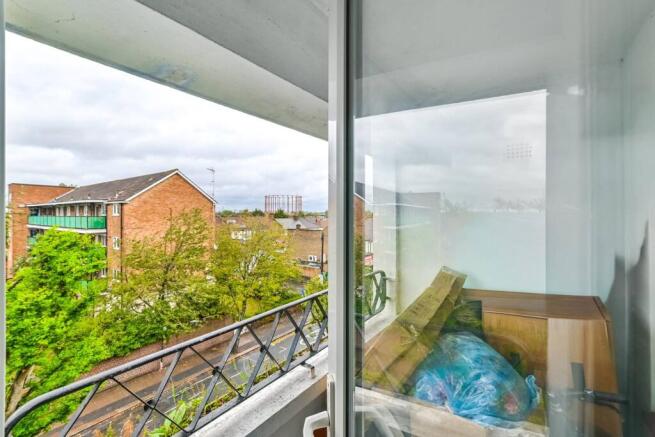 3 bedroom flat for sale