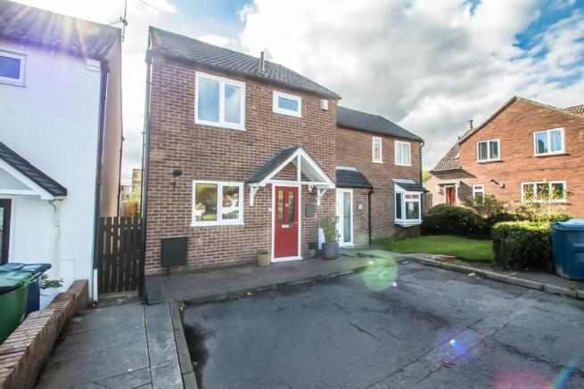 3 bedroom semi-detached house for sale