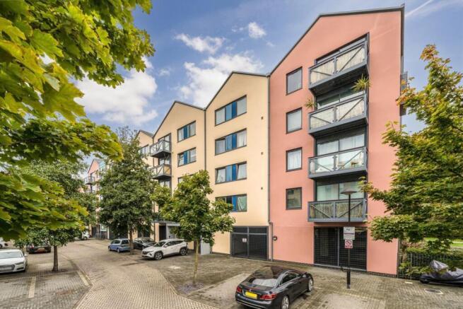 2 bedroom flat for sale