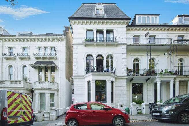 2 bedroom flat for sale