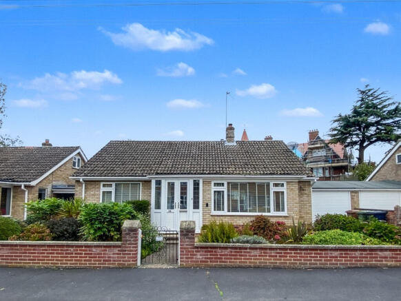 2 bedroom detached bungalow for sale