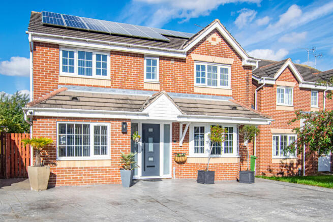 5 bedroom detached house for sale