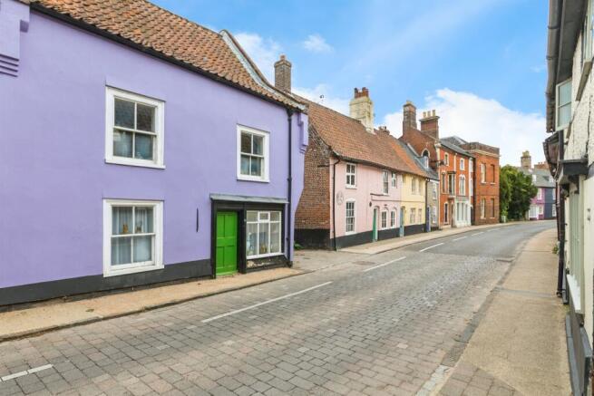 4 bedroom semi-detached house for sale