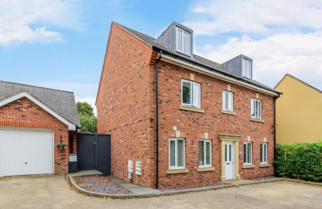 6 bedroom detached house for sale