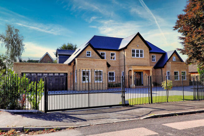 6 bedroom detached house for sale