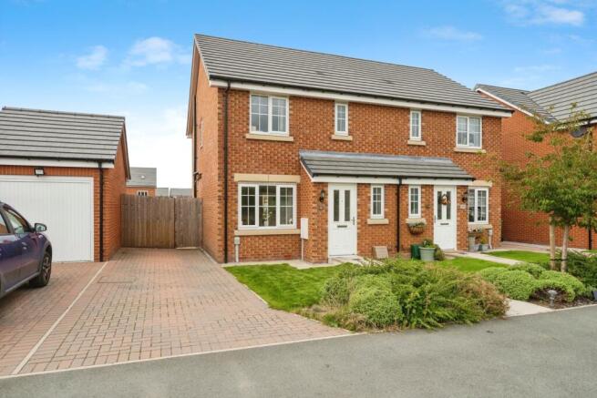 3 bedroom semi-detached house for sale