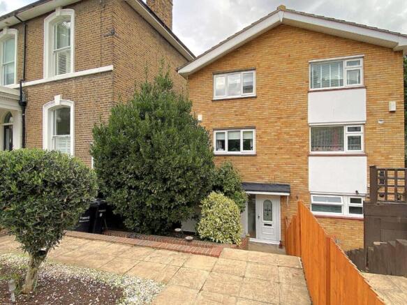 3 bedroom town house for sale