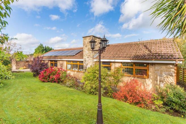 4 bedroom detached bungalow for sale
