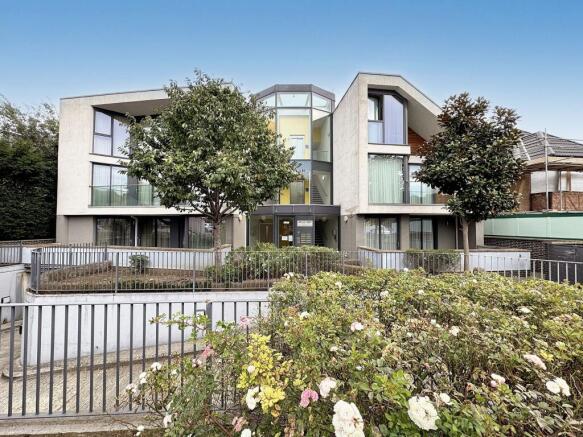 2 bedroom flat for sale