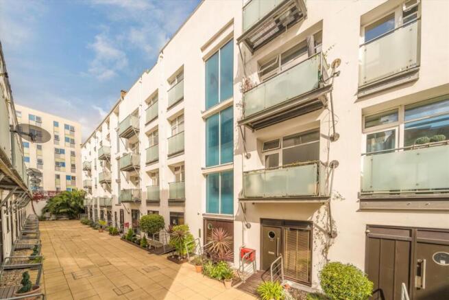 2 bedroom flat for sale