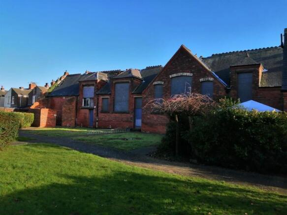 10 bedroom detached house for sale