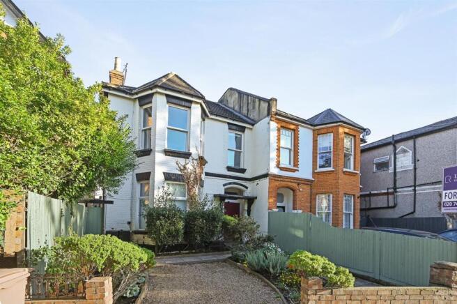 2 bedroom flat for sale