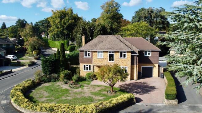 5 bedroom detached house for sale