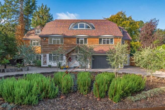6 bedroom house for sale