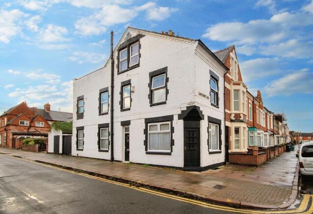 5 bedroom end of terrace house for sale