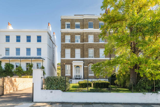 3 bedroom flat for sale