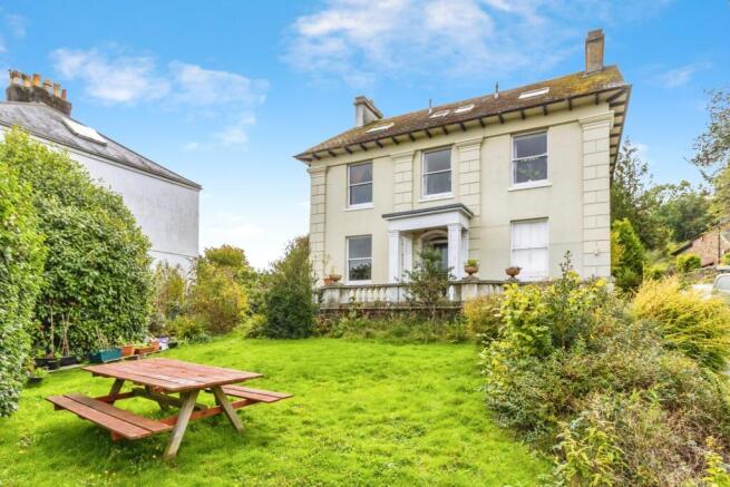 3 bedroom flat for sale