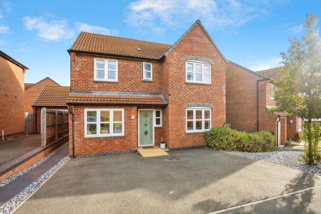 4 bedroom detached house for sale