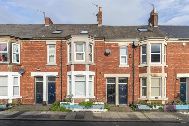 5 bedroom maisonette for sale