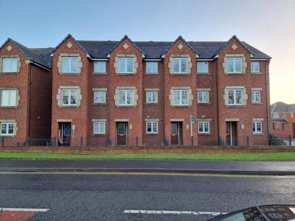 5 bedroom terraced house for sale