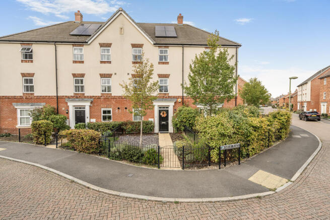 5 bedroom terraced house for sale