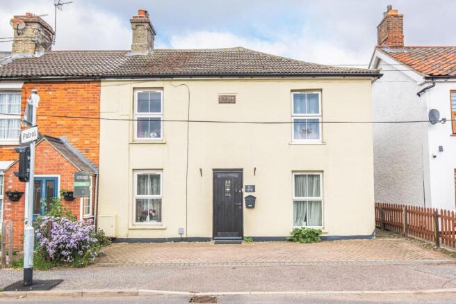 4 bedroom end of terrace house for sale