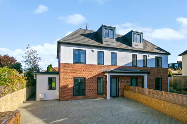 5 bedroom semi-detached house for sale