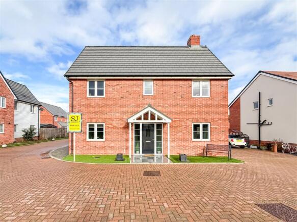 4 bedroom detached house for sale