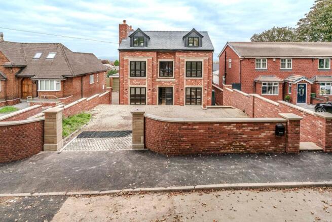 5 bedroom detached house for sale