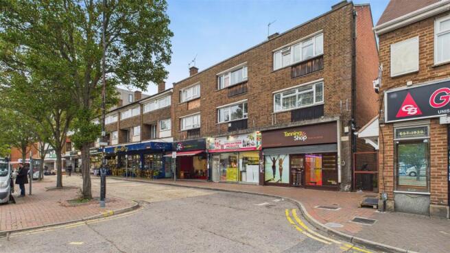 3 bedroom maisonette for sale