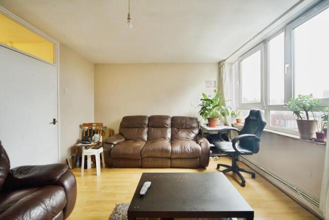 3 bedroom flat for sale