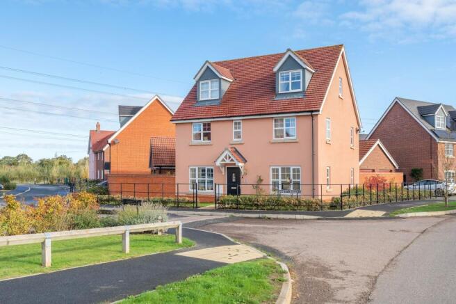 5 bedroom detached house for sale