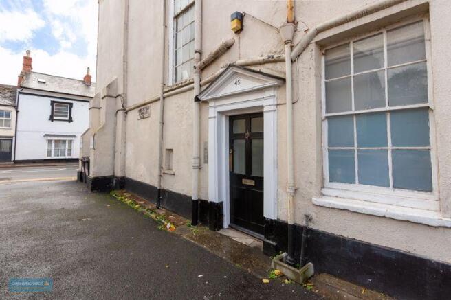 Studio flat for sale