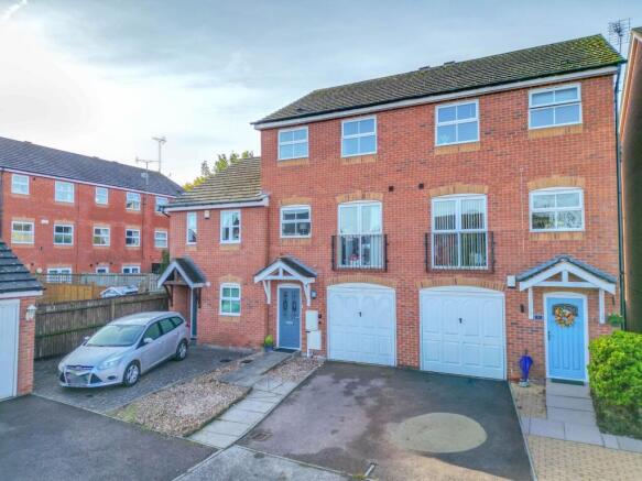 3 bedroom terraced house for sale
