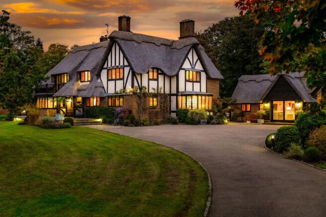 6 bedroom detached house for sale