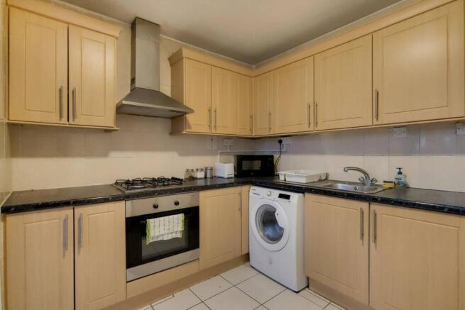 3 bedroom flat for sale
