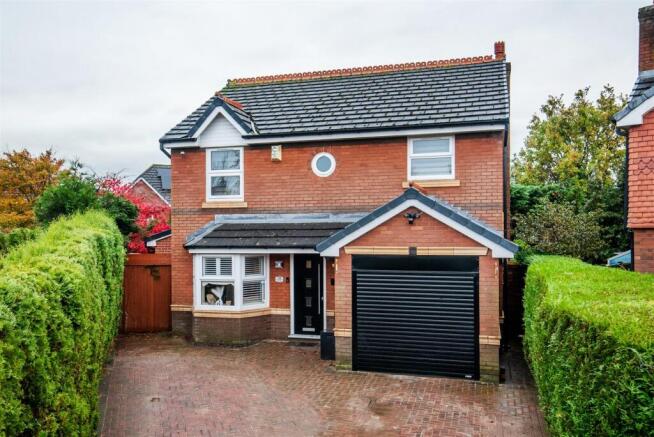 4 bedroom detached house for sale
