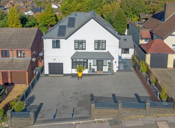 5 bedroom detached house for sale