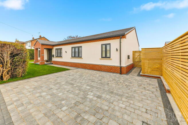 4 bedroom detached bungalow for sale
