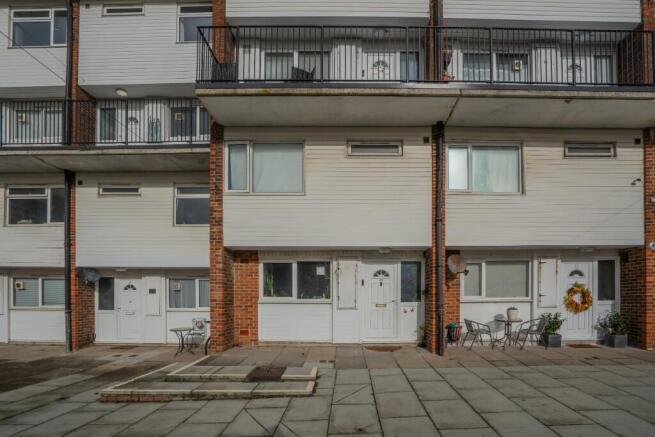 3 bedroom flat for sale