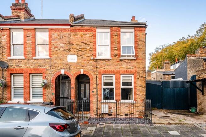 3 bedroom end of terrace house for sale