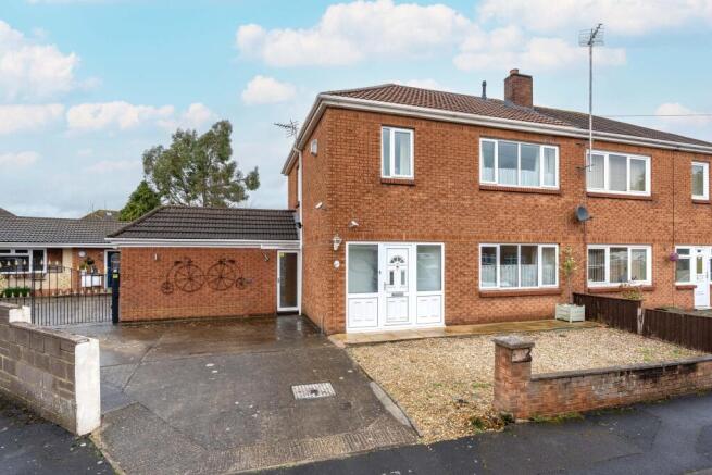 4 bedroom semi-detached house for sale