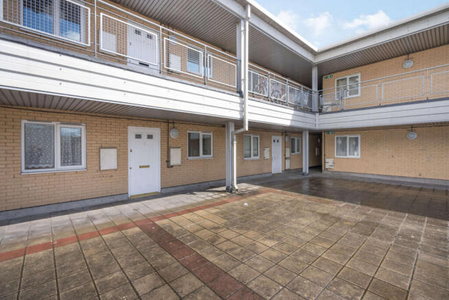 2 bedroom flat for sale