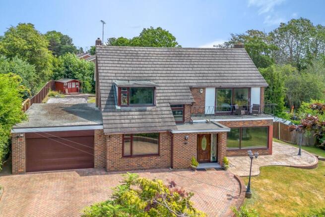 5 bedroom detached house for sale