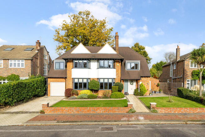 5 bedroom detached house for sale