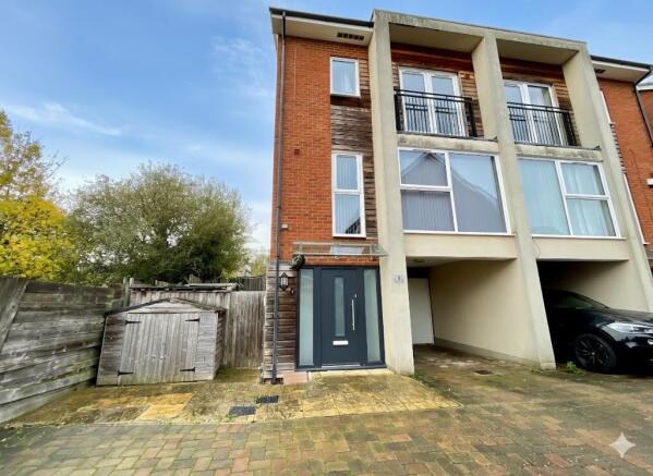 4 bedroom semi-detached house for sale