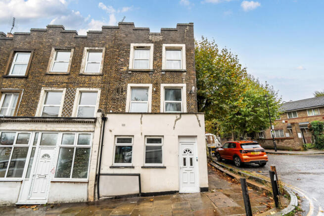 5 bedroom end of terrace house for sale